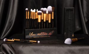 Cleaning and maintaining beauty tools