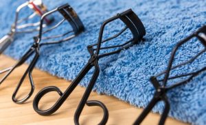 Cleaning and maintaining beauty tools 