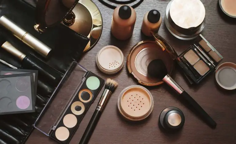 Must-have beauty tools for makeup application
